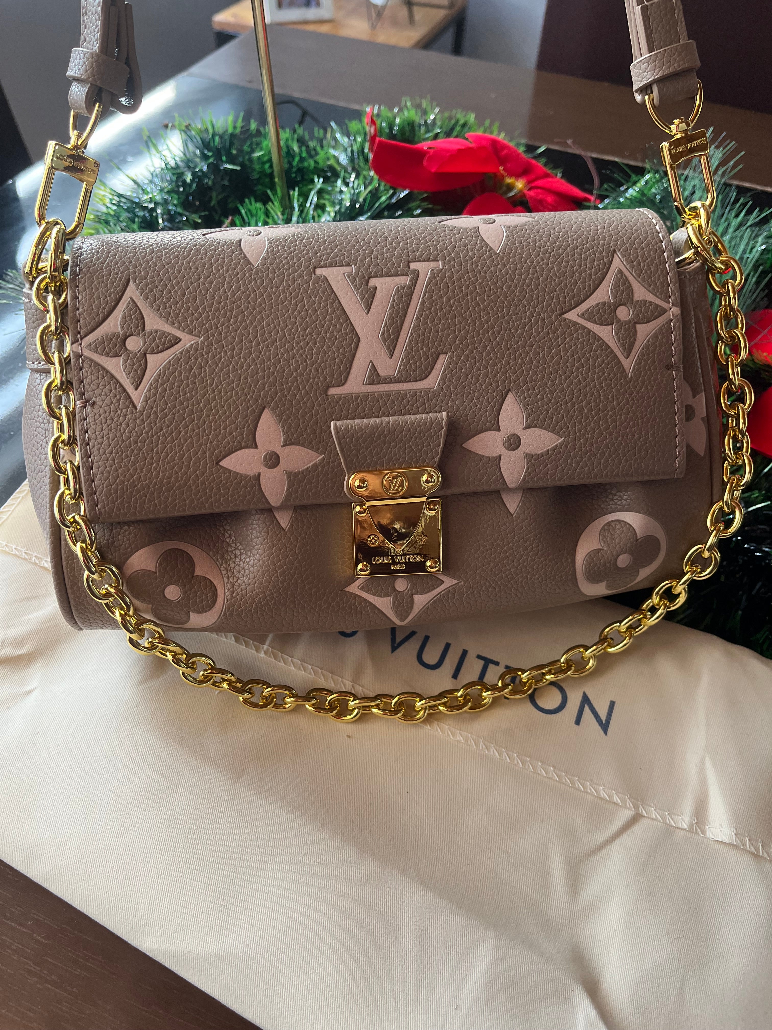 Cartera Beige LV